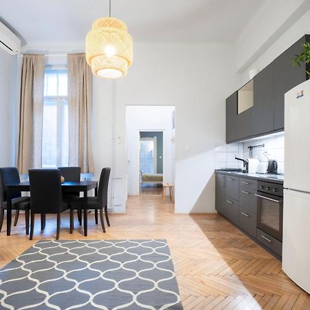 Super Comfort Apartment With 3 Rooms Next To Opera Budapest Exteriör bild