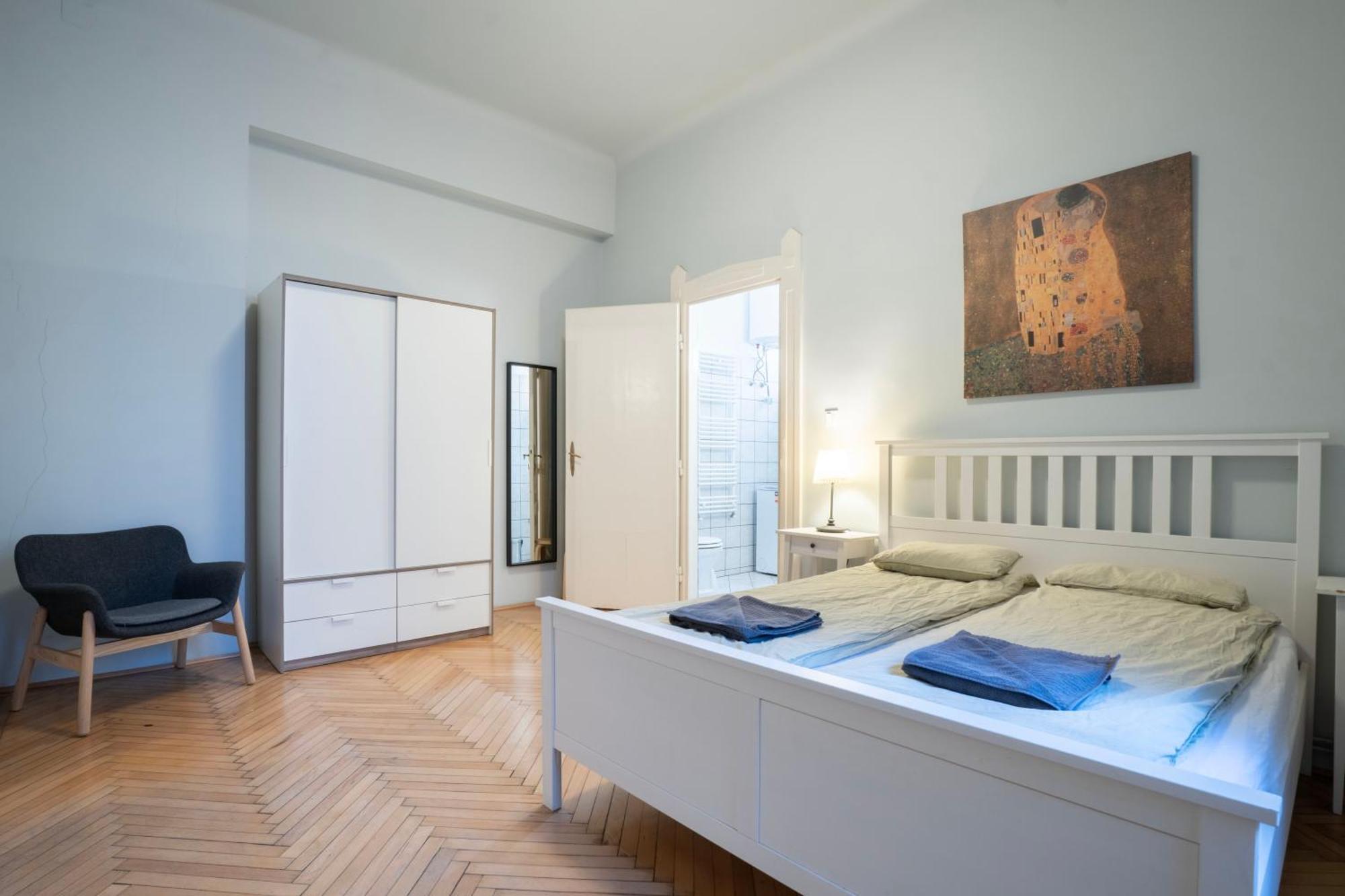 Super Comfort Apartment With 3 Rooms Next To Opera Budapest Exteriör bild